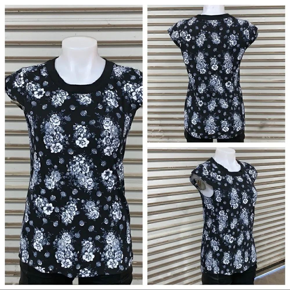 🛍️NWT Calvin Klein jeans top floral pattern